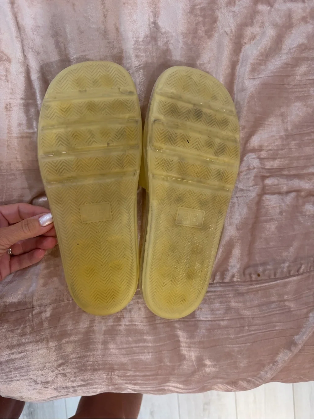 Tory Burch bubble jelly slides size 9B in clear!